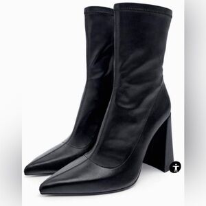 NWT Zara Round Heel Black Boots Size 37 - (7-6.5)